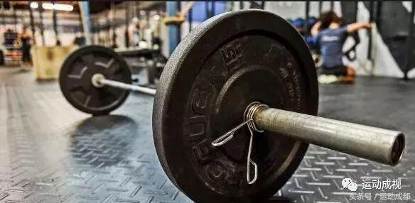 22岁小伙撸铁,22岁小伙子撸铁内脏撕裂