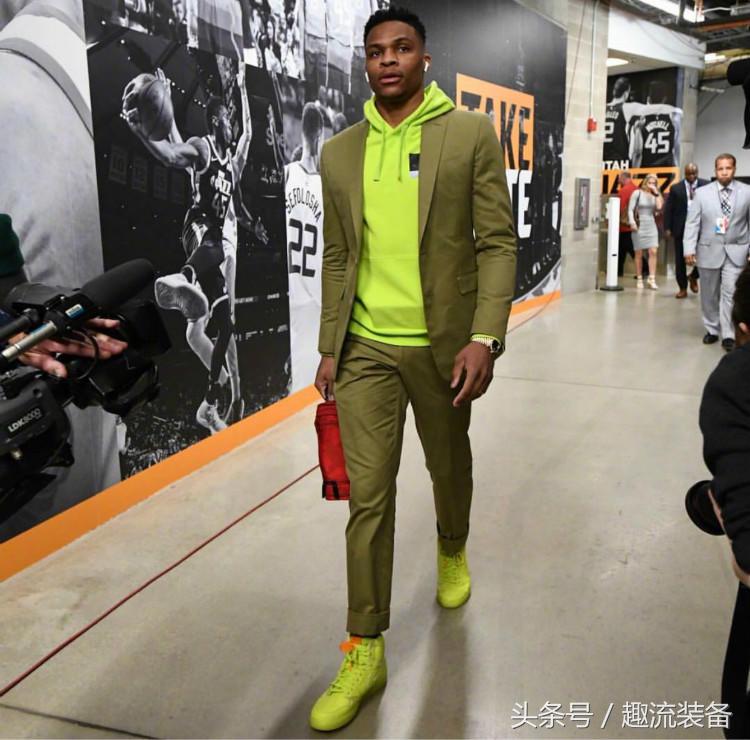 NBA季后赛球星场下穿搭盘点