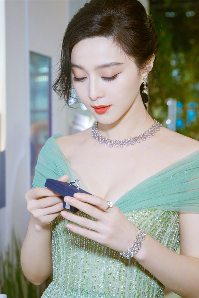 美妆博主范冰冰实至名归,美妆博主范冰冰视频