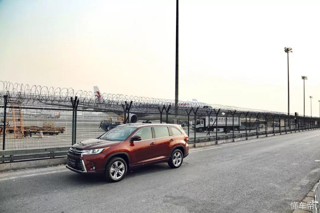 2021款广汽丰田汉兰达增配不加价,2022款汉兰达2.5双擎提车加价