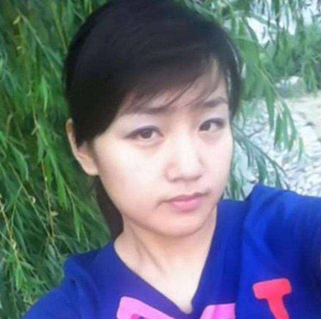 于谦与小10岁娇妻罕见同框,于谦与妻子的合影照