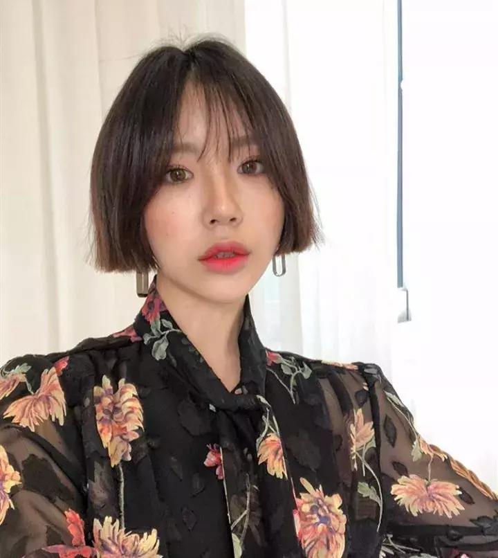 适合圆脸的短发烫发造型最新款,适合圆脸的短发胖女孩