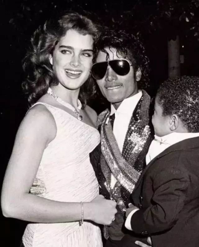 10岁全裸上镜《花花公子》，她的美貌被好莱坞誉为世界第八大奇迹