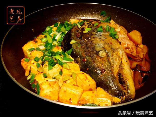 鱼头炖豆腐的经典做法不放辣椒,鱼头焖豆腐不加一滴水却非常好吃