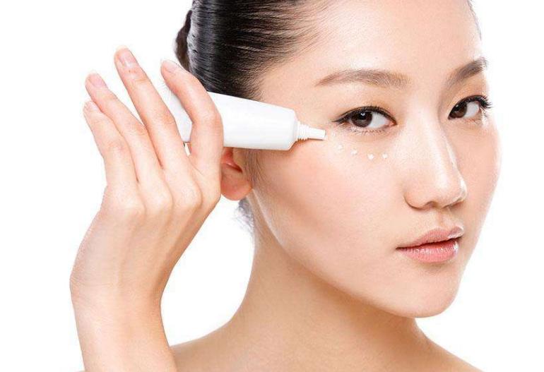 面膜敷完黏黏的要洗脸吗,敷完面膜黏黏的是怎么回事