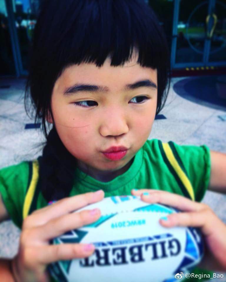 曹格女儿grace13岁近照,曹格女儿grace不一样的美男子