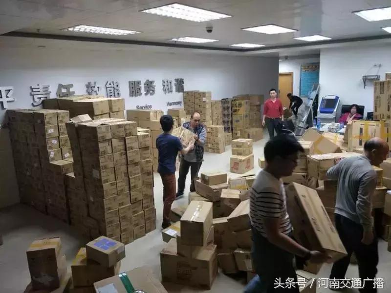 上海查获大量假冒化妆品,曝光化妆品售假