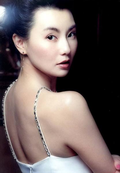 窦唯戴帽子长头发,窦唯出镜