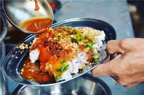 一碗螺蛳粉爱上一座城,一碗螺蛳粉只吃一半