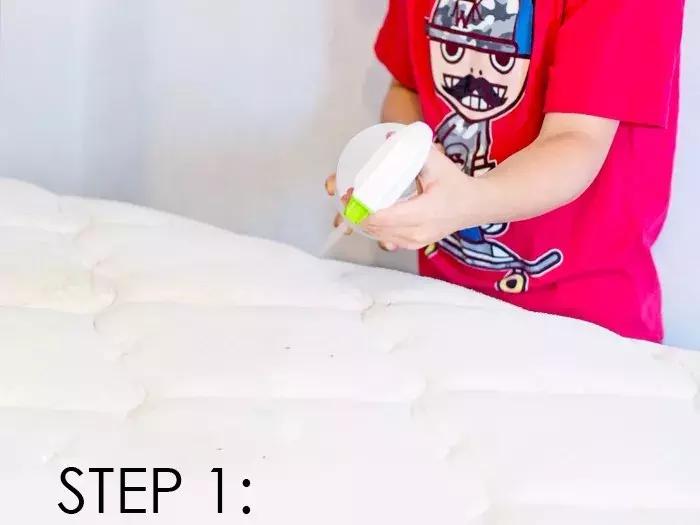 孩子尿床了床垫处理妙招,宝宝尿床床渍怎么处理