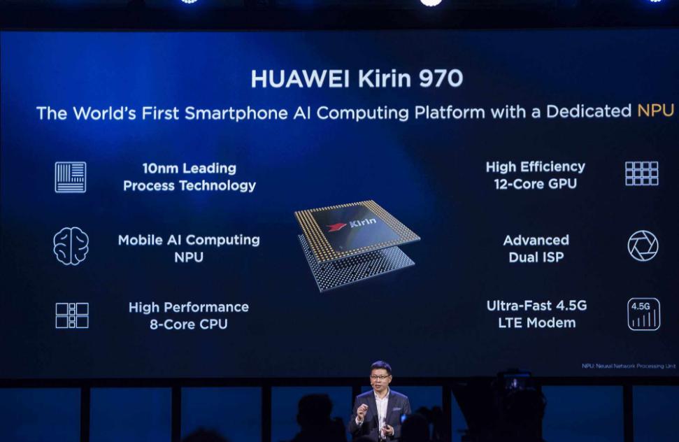 极光色后盖+2400万前后AI双摄，售价2599起；网友：价格很皮！