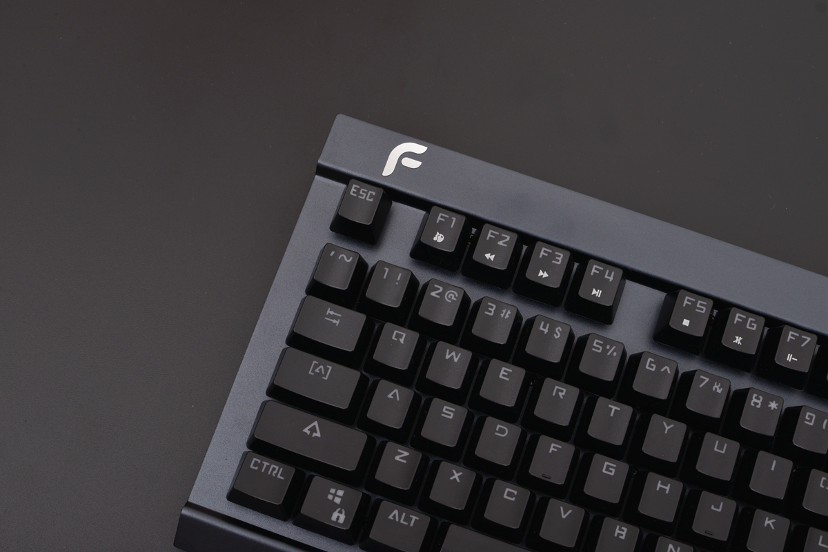 世界杯来了,换个机械键盘边打FIFAONLINA4边等