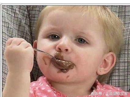 小孩2岁不吃饭该不该喂饭,孩子两岁多不吃饭需要喂饭么