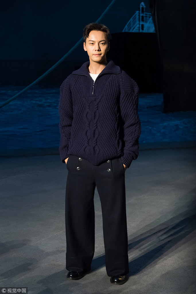 陈伟霆欧阳娜娜红毯视频,刘诗诗欧阳娜娜穿同款奶奶服装