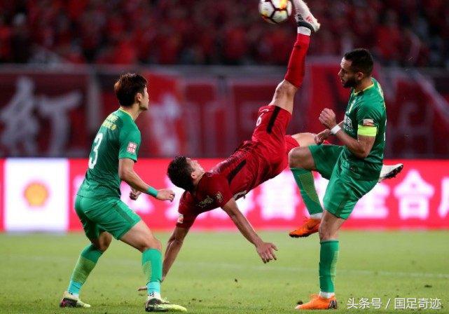 上港新援24分钟征服中超视频,中国第一前锋是哪个球员