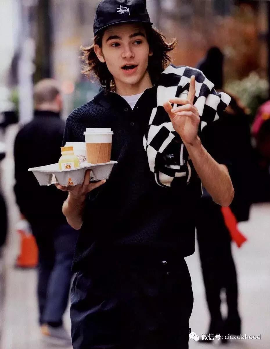 逛奢侈品店因为穿的太简单,逛奢侈品店会觉得自卑吗