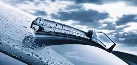 雨刷一直刮不停怎么办,雨刷总刷不干净