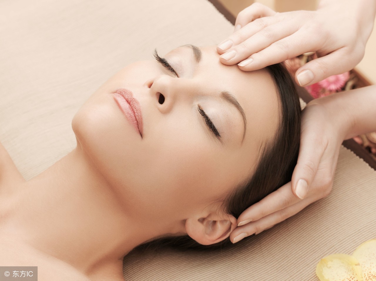 牙膏祛斑的正确方法白天涂一次,牙膏蜂蜜牛奶白醋祛斑的正确方法