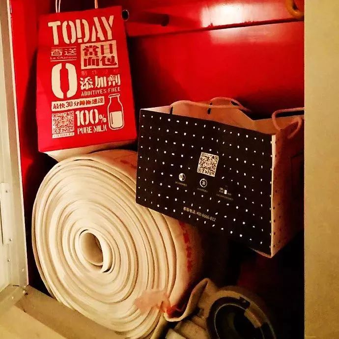 快递送到家里没人可以放门口吗,快递送到家里没人会放在小区里吗