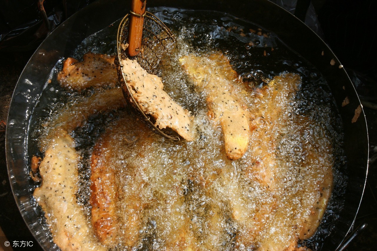 怎么防止炒菜时油烟的伤害,厨师长期炒菜吸油烟的危害