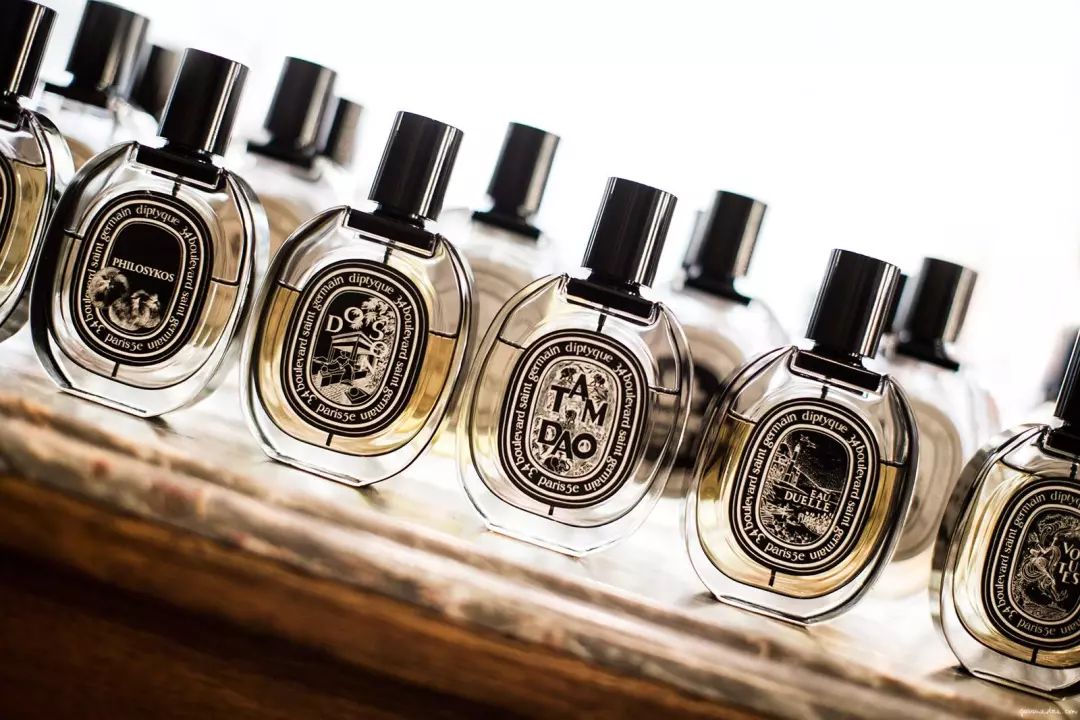 女人身上的香水味是什么很好闻 (你身上有他的香水味但没有我的贵)