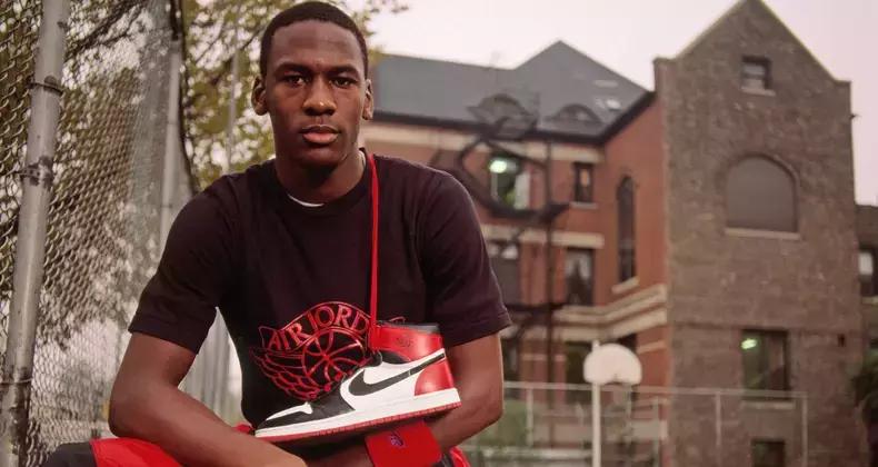 aj1low黑紫对比aj1纯白,黑红aj1的故事