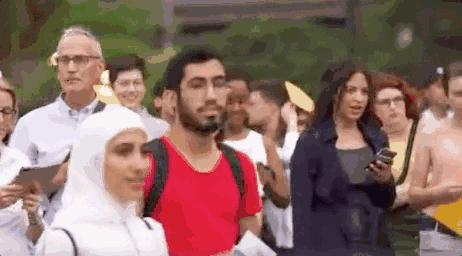 90后中国姑娘，在澳洲街美哭外媒