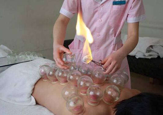 拔火罐颜色越重就是身上湿气重吗,拔火罐颜色越深代表湿气越多吗