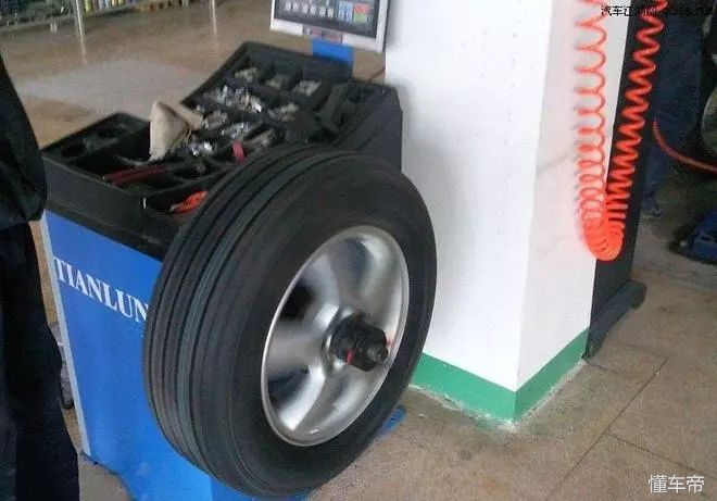 四轮定位和动平衡有啥不同,四轮定位跟动平衡有什么不一样