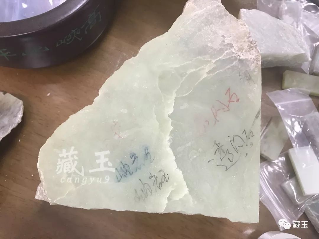 玉镯为什么容易断裂,圆条玉镯容易断