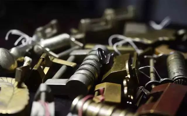 从前的锁古朴图片,庄严古朴的中国锁