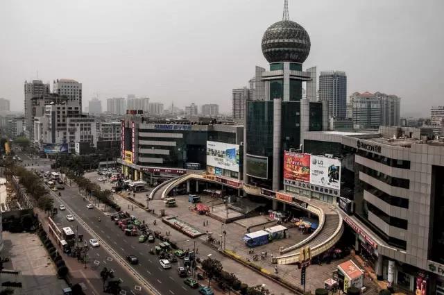 从龙湖乐园至南国商城，再到万象城……