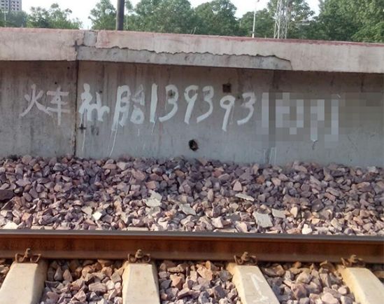 开心一刻：去迪厅不会跳舞怎么办？我有妙招