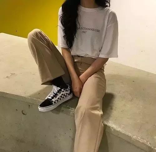 宽松t恤配阔腿裤慵懒,想要腿变长