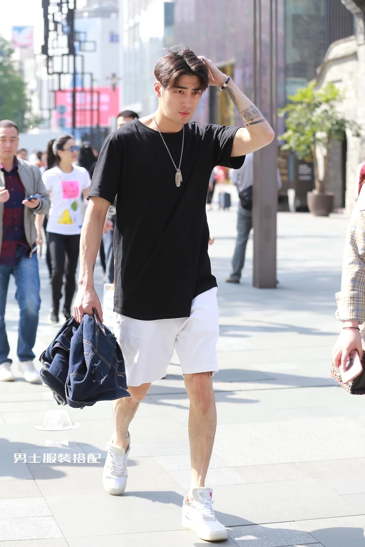 一件配饰提升整个气质,一件精致的配饰瞬间成为时尚有品