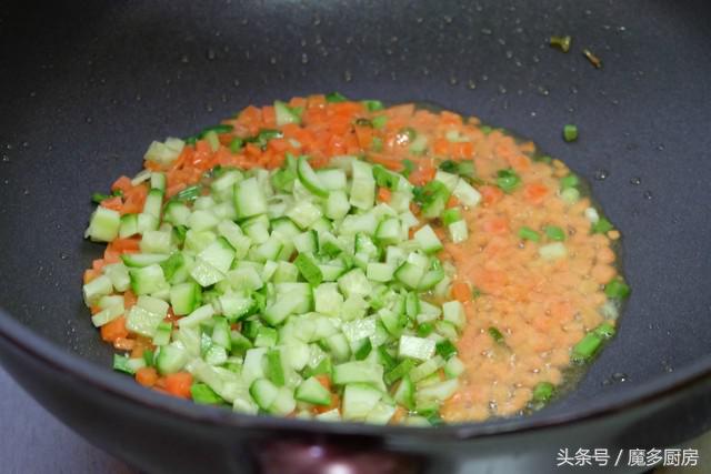 蛋炒饭怎样做又好吃不上火不油腻,小时候爱吃的蛋炒饭简单又好做