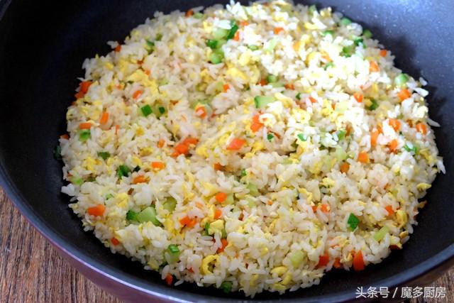 蛋炒饭怎样做又好吃不上火不油腻,小时候爱吃的蛋炒饭简单又好做