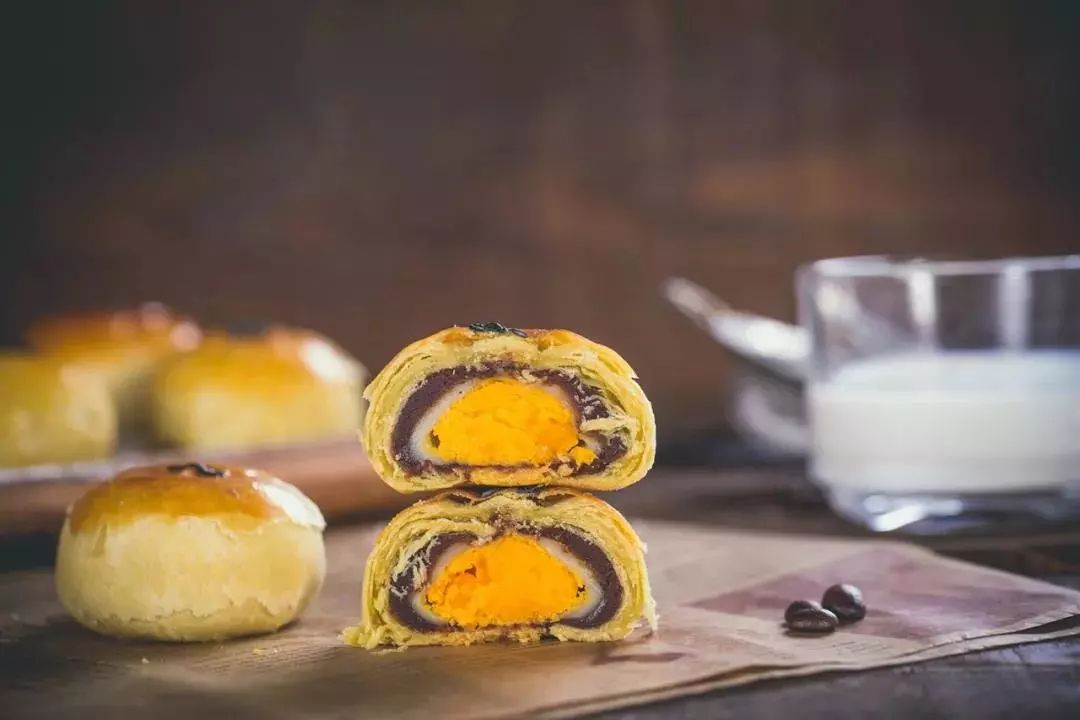 582位挑剔吃货盖章认证的一颗蛋黄酥,不红没天理,一上市便引爆了美食圈!