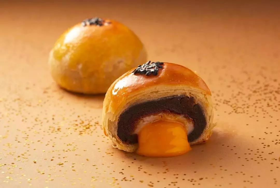 582位挑剔吃货盖章认证的一颗蛋黄酥,不红没天理,一上市便引爆了美食圈!