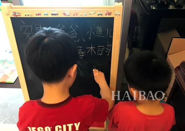 诺一现在这么接地气？才7岁的Grace就是铅笔腿！