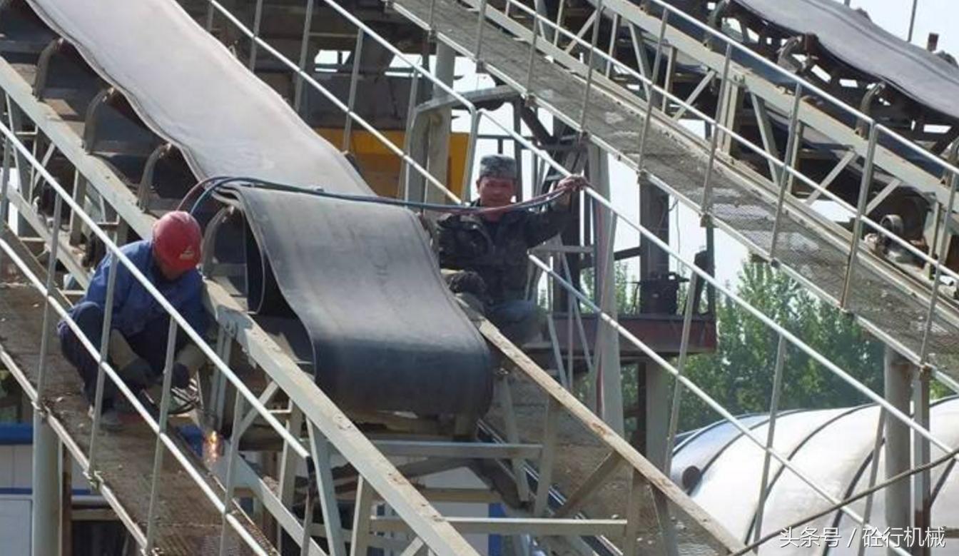 搅拌站斜皮带跑偏怎么调整,搅拌站皮带起皮怎么修复