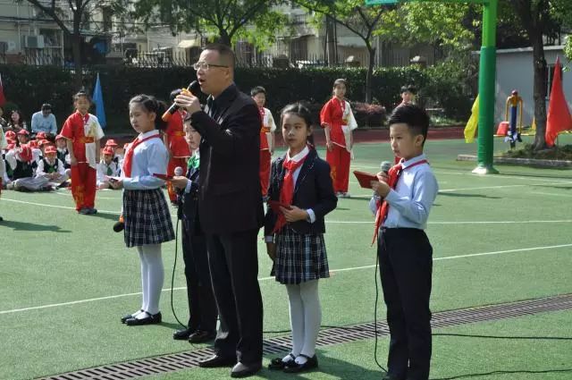 阳光下的成长艺术节,春天里歌唱活动