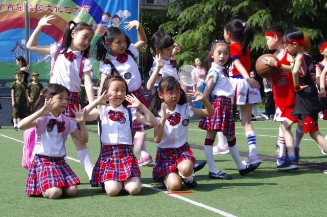 阳光下的成长艺术节,春天里歌唱活动