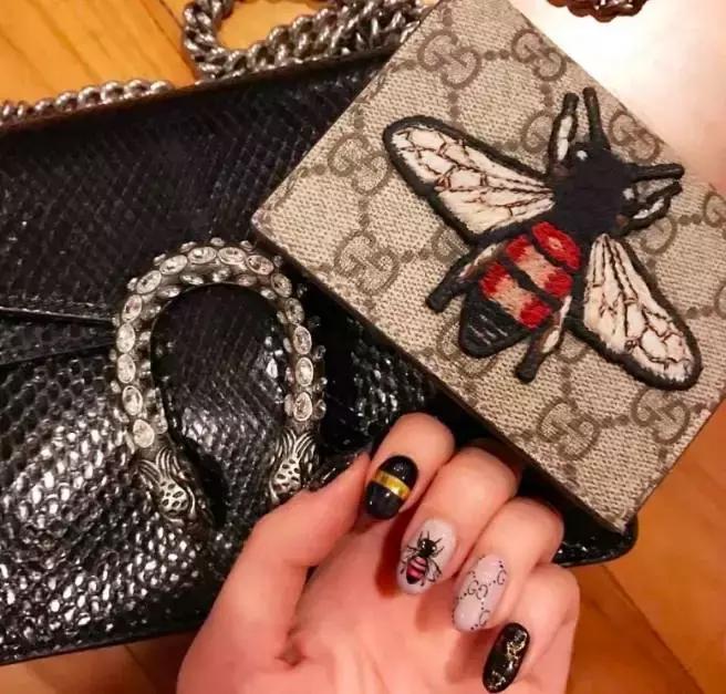 你知道钱买不起什么奢侈品吗,适合做美甲的包包