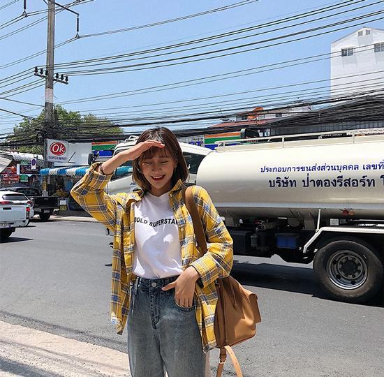 白色宽松t恤有些透怎么穿搭,白色t恤太透了怎么办