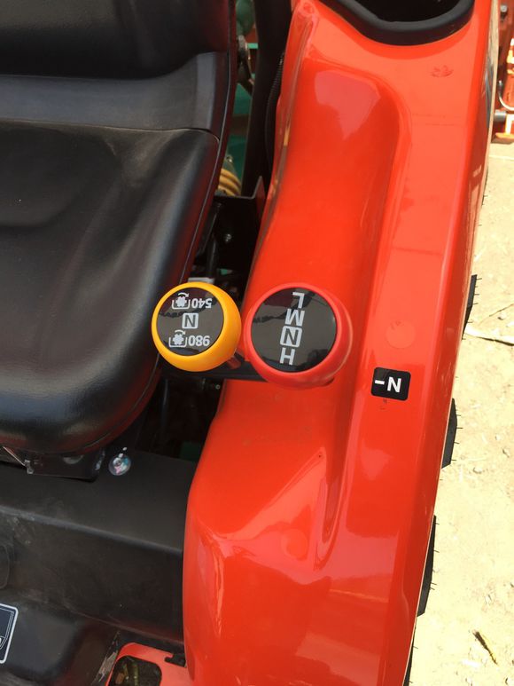 看一下各种大拖拉机的报价和图片,目前最好的一款小型拖拉机