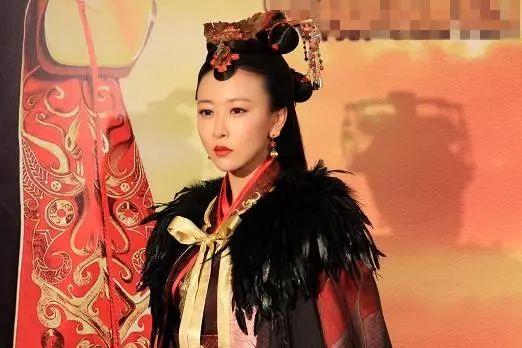 胸大无脑，嗲精附身，演坏女人成名的她居然还“真空照”上热搜了