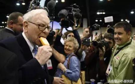 巴菲特对合伙人芒格的评价,巴菲特和芒格互怼视频