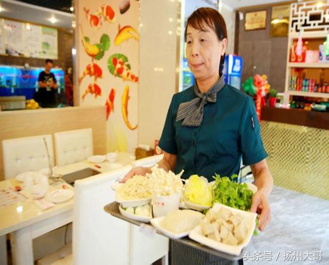 贵州吃的生猛美食,在贵州苗寨吃酸汤鱼