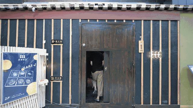 别再长胖了，否则你连这家店的门都挤不进去！